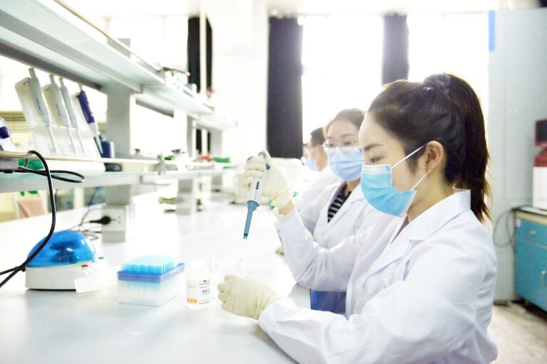 Medical students in the lab